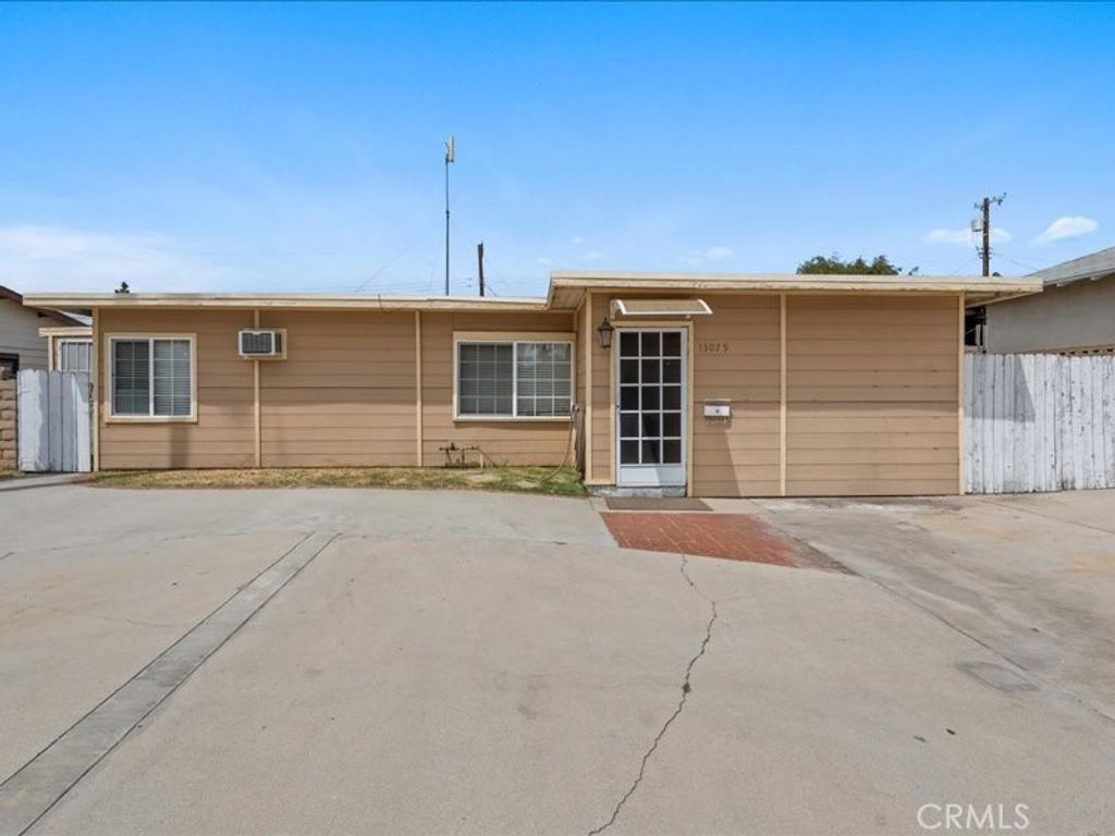 Image 3 of property listing at 13079 Daventry Street, Pacoima, CA 91331