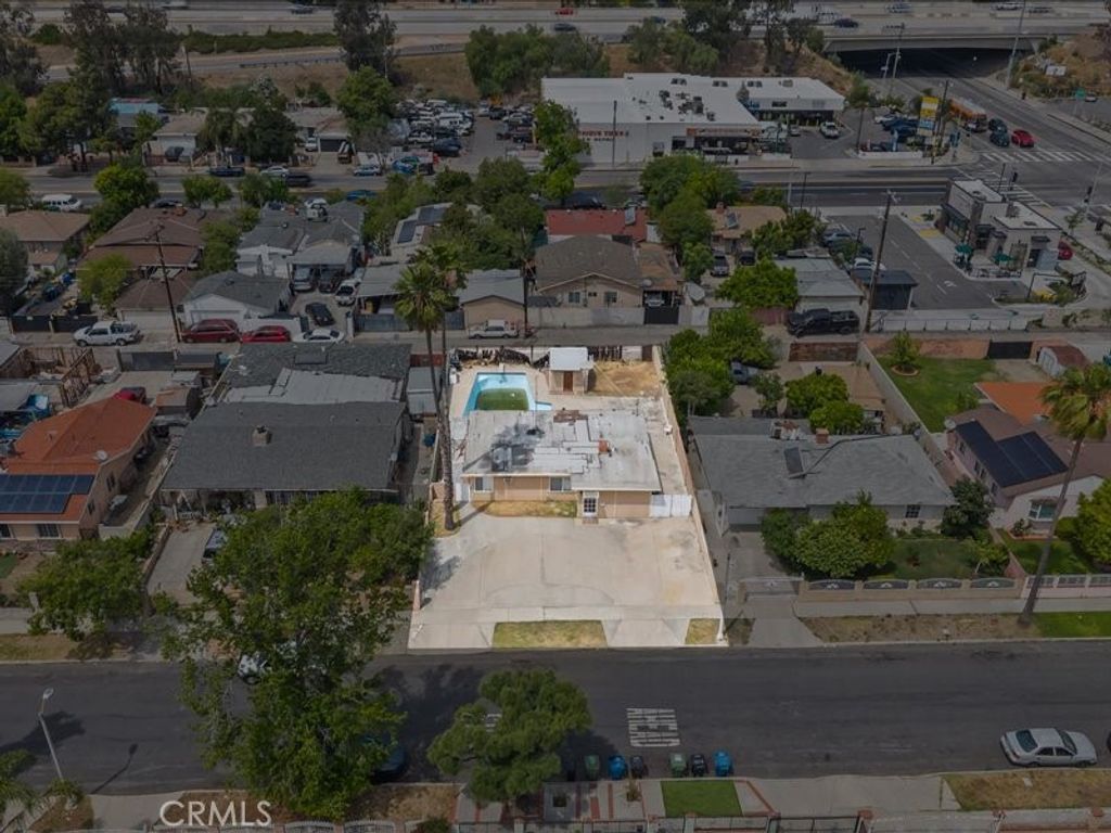 Image 32 of property listing at 13079 Daventry Street, Pacoima, CA 91331