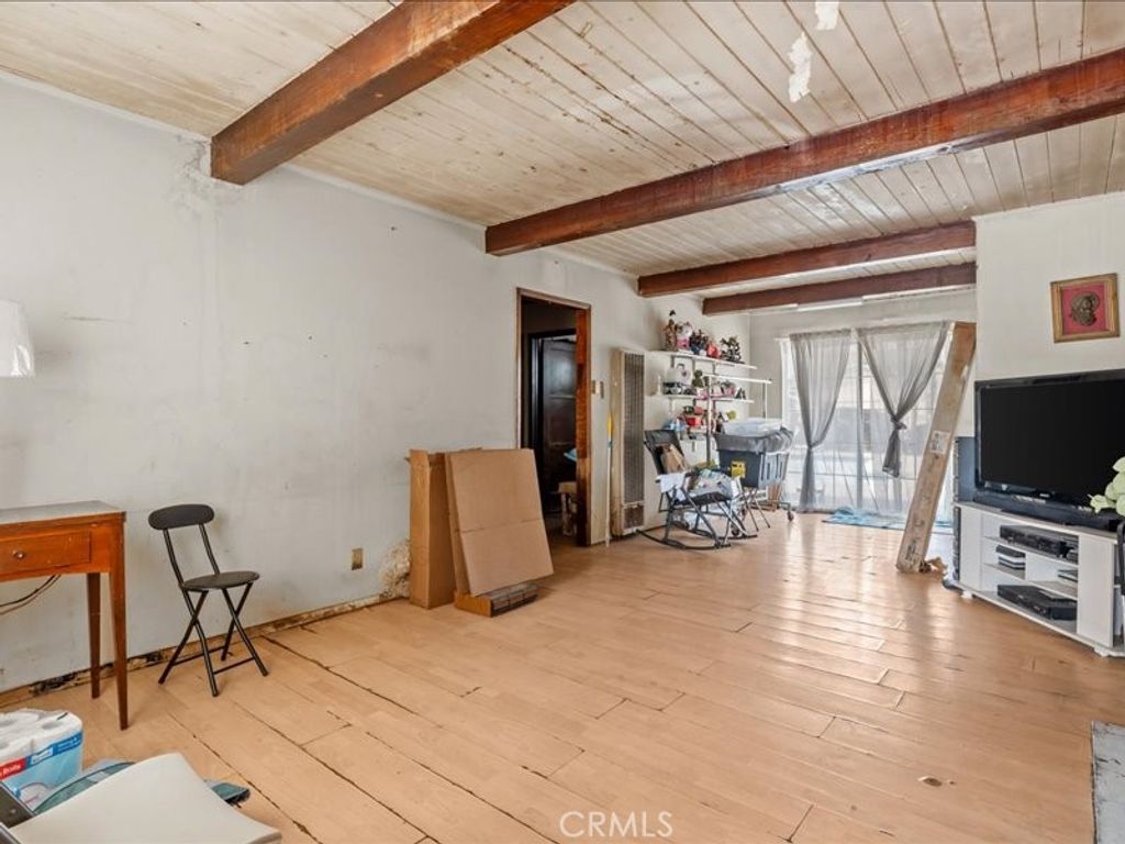 Image 6 of property listing at 13079 Daventry Street, Pacoima, CA 91331