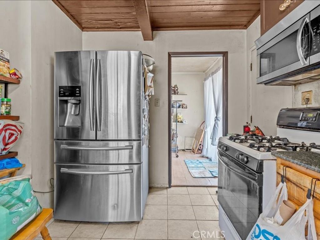 Image 9 of property listing at 13079 Daventry Street, Pacoima, CA 91331