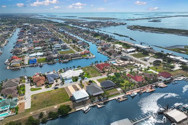 113 Bay Ct, Aransas Pass, TX 78336