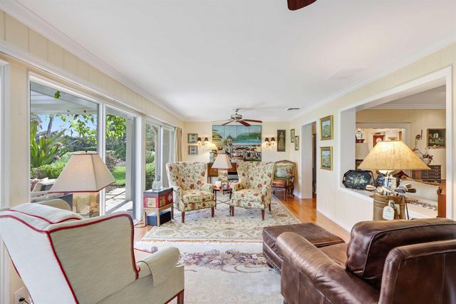 36 Country Road, Vlg Of Golf, FL 33436