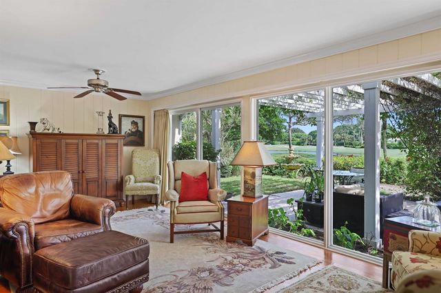 36 Country Road, Vlg Of Golf, FL 33436
