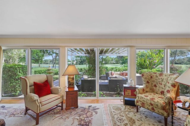 36 Country Road, Vlg Of Golf, FL 33436