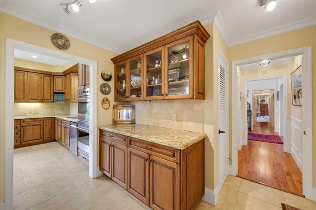 36 Country Road, Vlg Of Golf, FL 33436