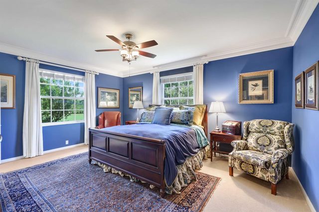 36 Country Road, Vlg Of Golf, FL 33436