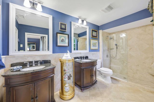 36 Country Road, Vlg Of Golf, FL 33436