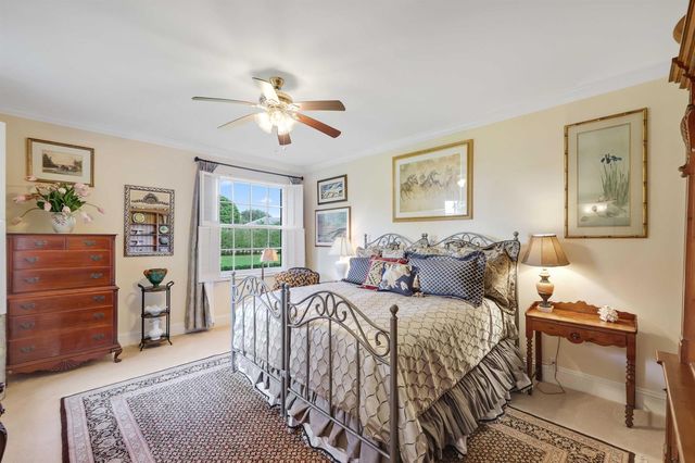 36 Country Road, Vlg Of Golf, FL 33436
