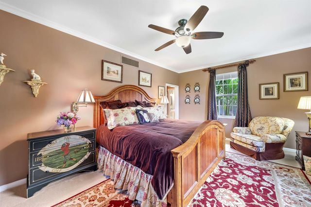 36 Country Road, Vlg Of Golf, FL 33436