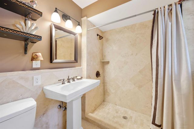 36 Country Road, Vlg Of Golf, FL 33436