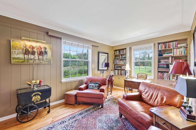 36 Country Road, Vlg Of Golf, FL 33436