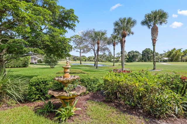 36 Country Road, Vlg Of Golf, FL 33436