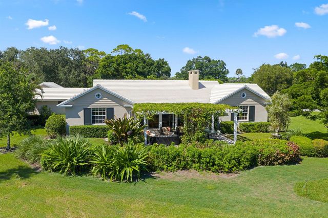 36 Country Road, Vlg Of Golf, FL 33436
