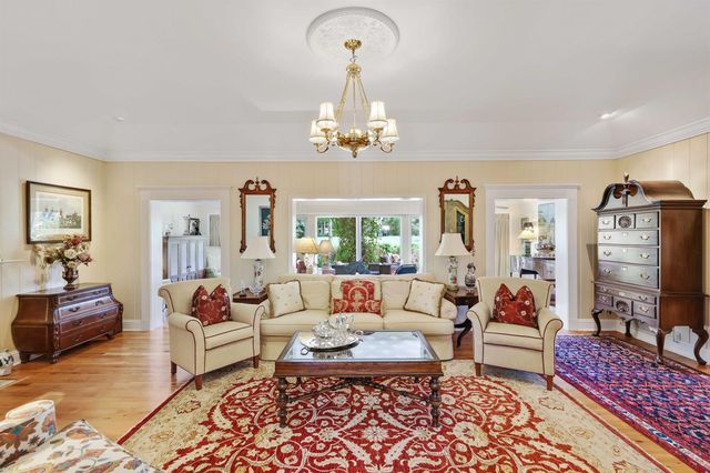 36 Country Road, Vlg Of Golf, FL 33436
