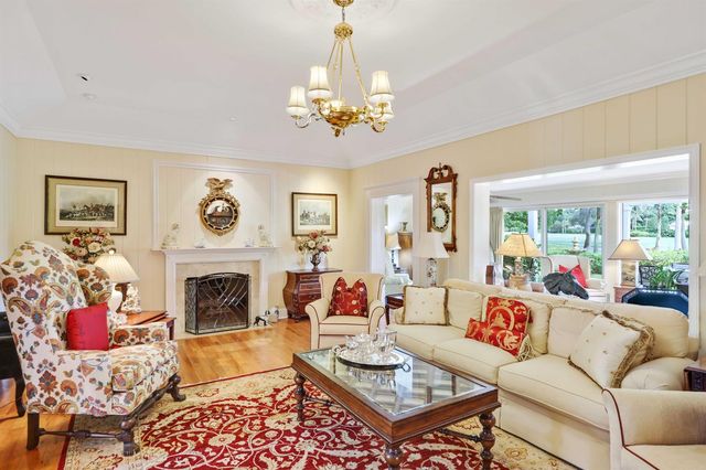 36 Country Road, Vlg Of Golf, FL 33436