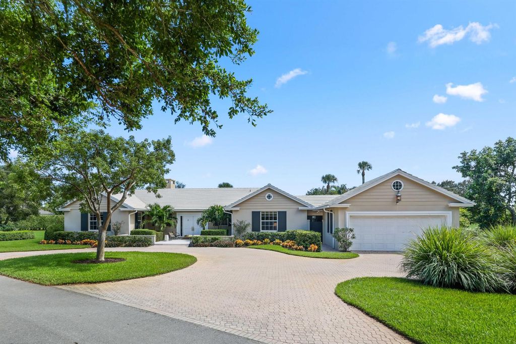 36 Country Road, Vlg Of Golf, FL 33436