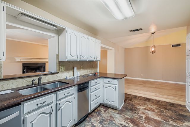 501 Kingston Drive, Grand Prairie, TX 75051