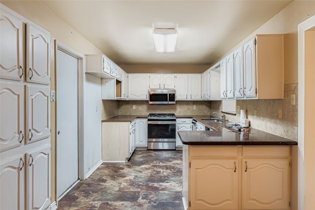 501 Kingston Drive, Grand Prairie, TX 75051