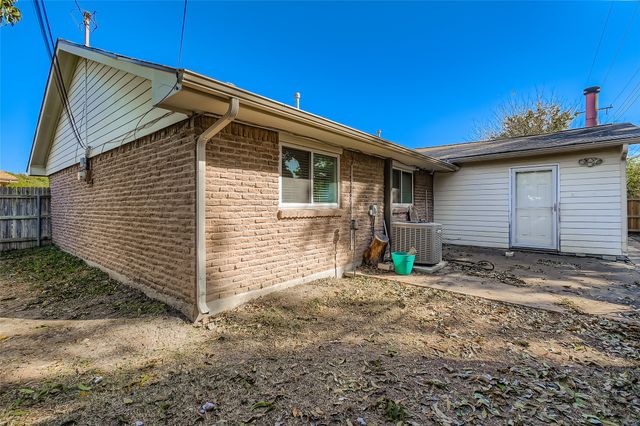 501 Kingston Drive, Grand Prairie, TX 75051