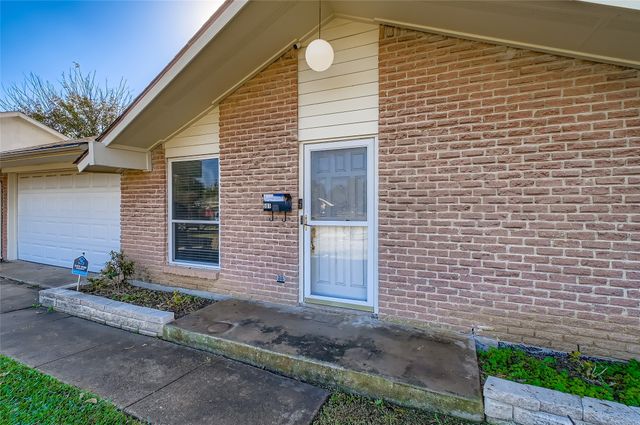 501 Kingston Drive, Grand Prairie, TX 75051