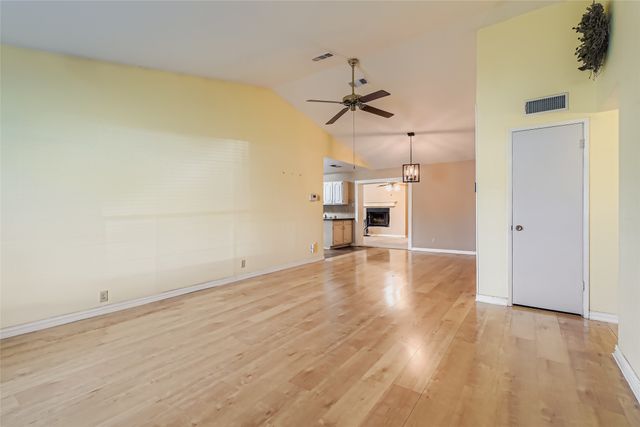 501 Kingston Drive, Grand Prairie, TX 75051