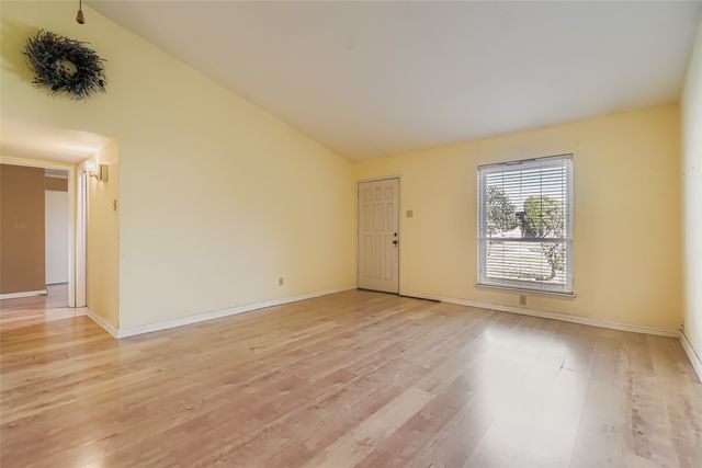 501 Kingston Drive, Grand Prairie, TX 75051