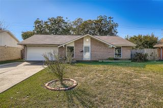 501 Kingston Drive, Grand Prairie, TX 75051