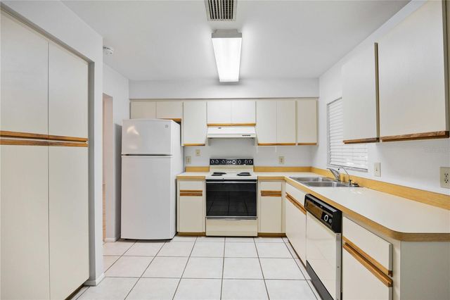 3411 57TH AVENUE DRIVE W 6, Bradenton, FL 34210