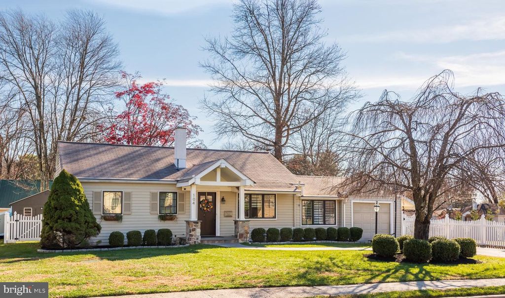 104 GABLE RD, Paoli, PA 19301