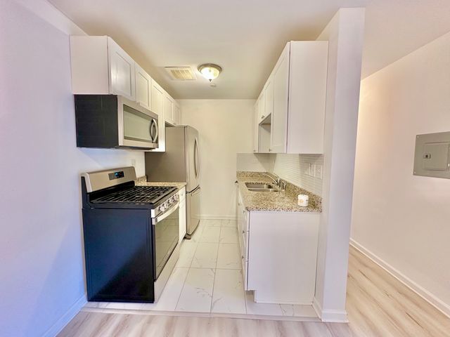 820 MCINTOSH Court 106, Prospect Heights, IL 60070