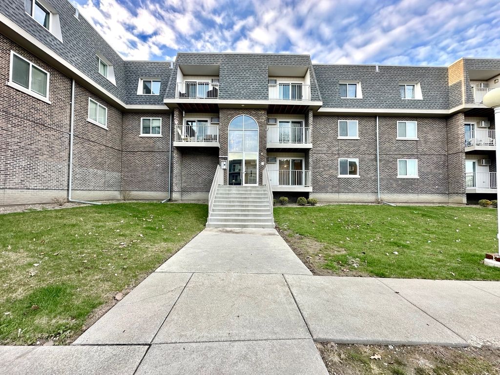 820 MCINTOSH Court 106, Prospect Heights, IL 60070