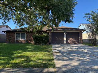 333 Forest Hills Drive, League City, TX 77573
