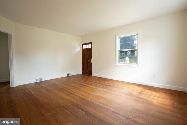 812 FOREST GLEN RD, Silver Spring, MD 20901