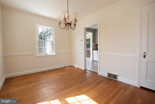 812 FOREST GLEN RD, Silver Spring, MD 20901