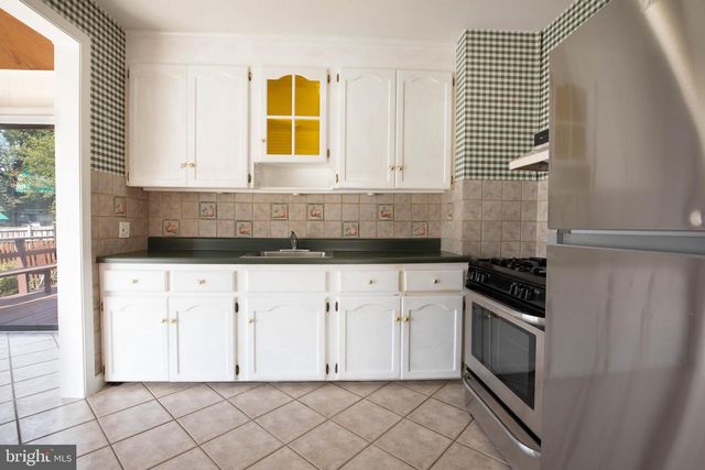 812 FOREST GLEN RD, Silver Spring, MD 20901