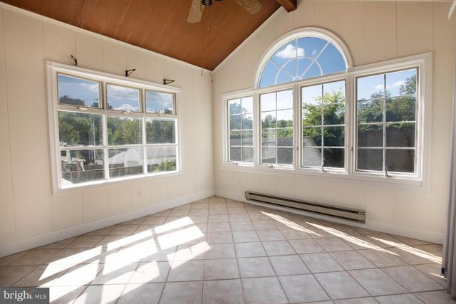 812 FOREST GLEN RD, Silver Spring, MD 20901