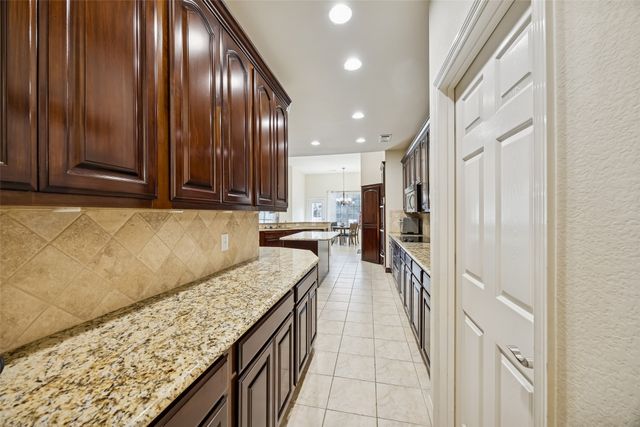 208 Stanford Court, Heath, TX 75032