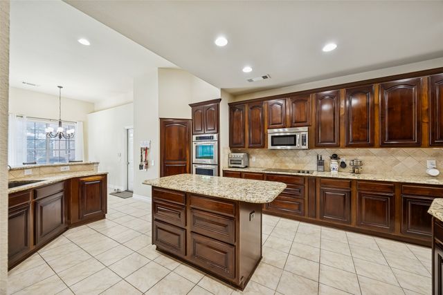 208 Stanford Court, Heath, TX 75032