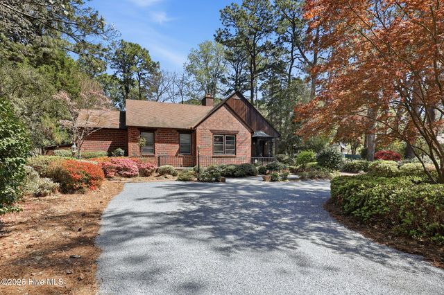 535 E Morganton Road, Southern Pines, NC 28387