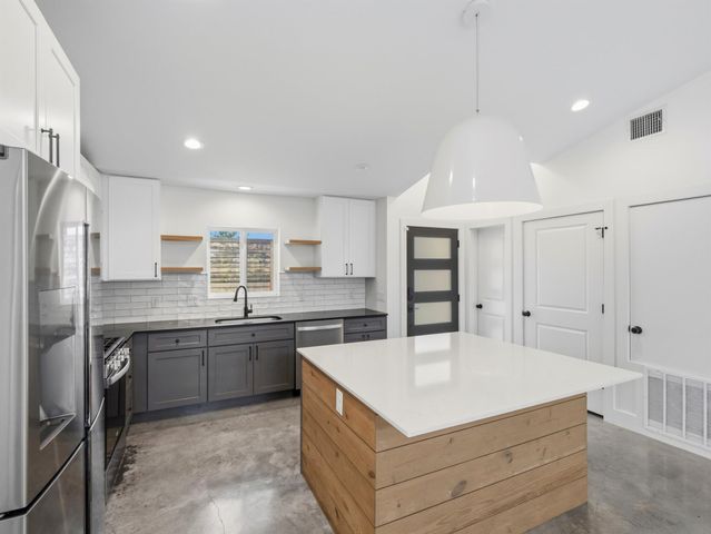 5005 Lott Ave 2, Austin, TX 78721