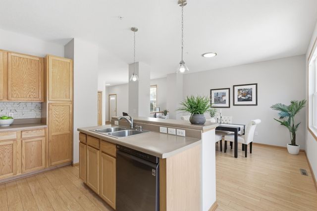 4552 Blaylock Way 4301, Inver Grove Heights, MN 55076