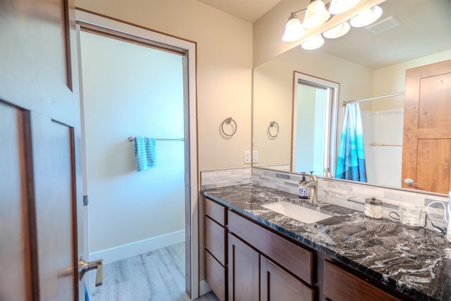 9806 E Hoffman Ct, Spokane, WA 99206