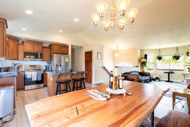 9806 E Hoffman Ct, Spokane, WA 99206