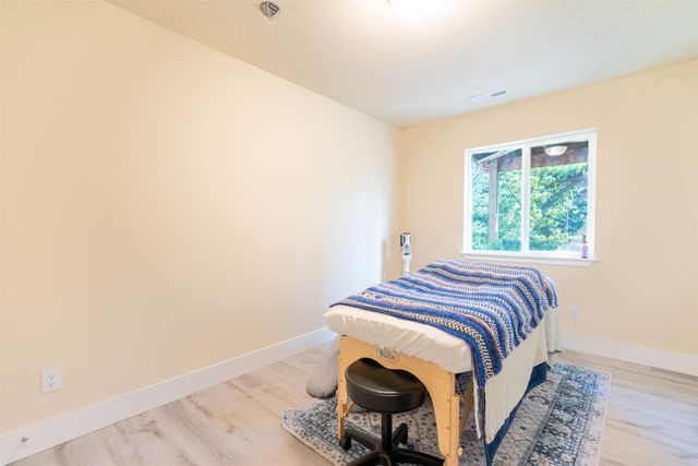 9806 E Hoffman Ct, Spokane, WA 99206