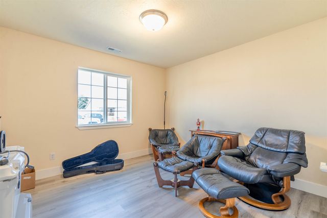 9806 E Hoffman Ct, Spokane, WA 99206