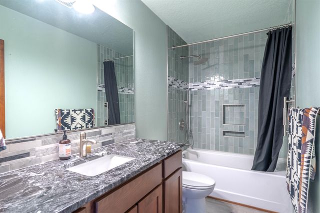9806 E Hoffman Ct, Spokane, WA 99206