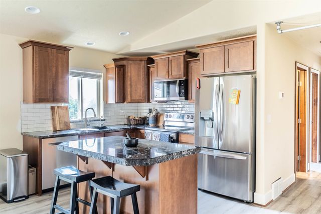 9806 E Hoffman Ct, Spokane, WA 99206