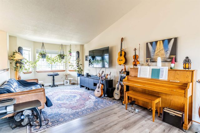 9806 E Hoffman Ct, Spokane, WA 99206