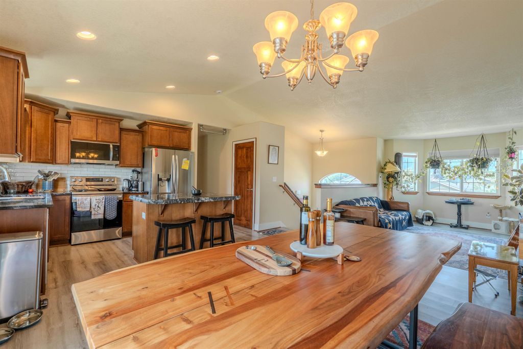 9806 E Hoffman Ct, Spokane, WA 99206 photo 3