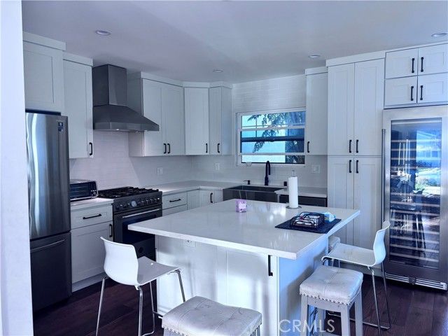 8328 Mcconnell, Los Angeles, CA 90045